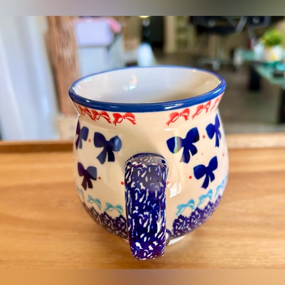 Polish Pottery Bubble Mug 
Blue Bows 18 Oz. 
From Zaklady Boleslawiec Poland - Picture 4 of 8